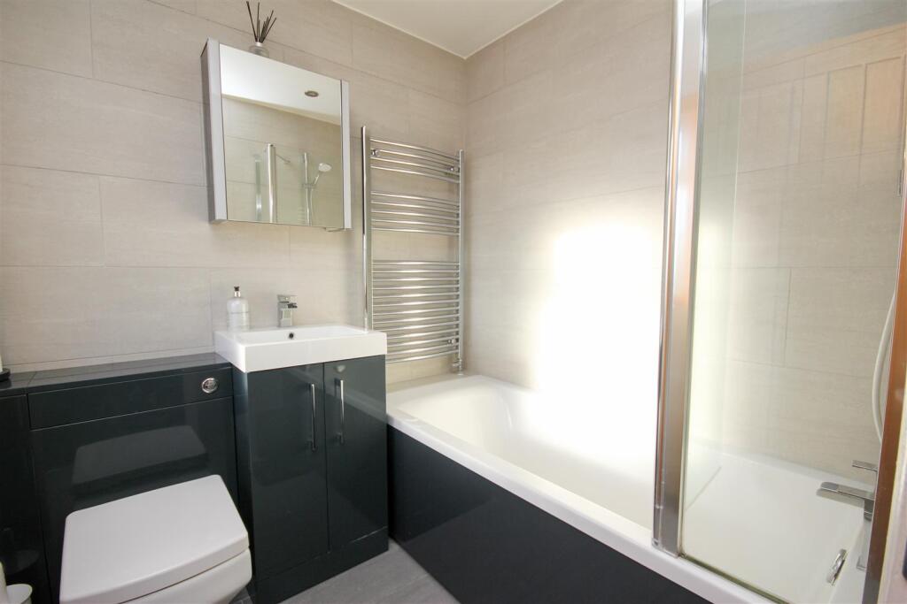 ensuite.JPG