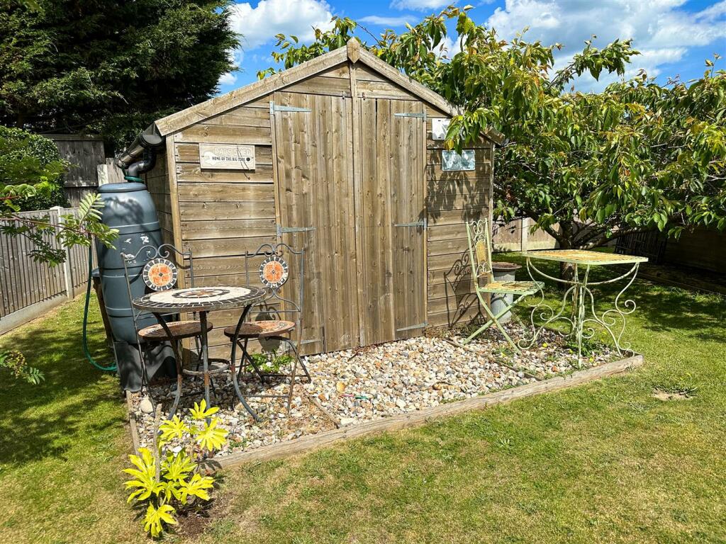 STORAGE SHED &amp; SUMMER HOUSE
