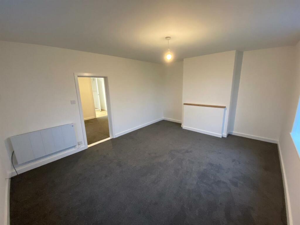 Lounge 2.jpg