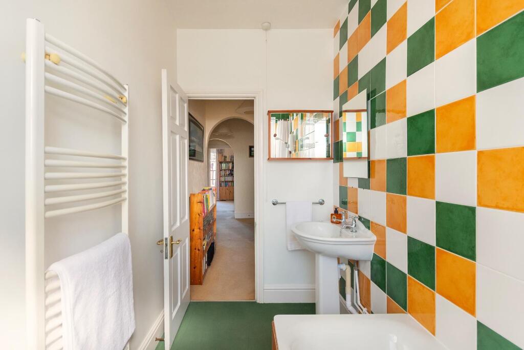 7F2R1RD - Bathroom A.jpg