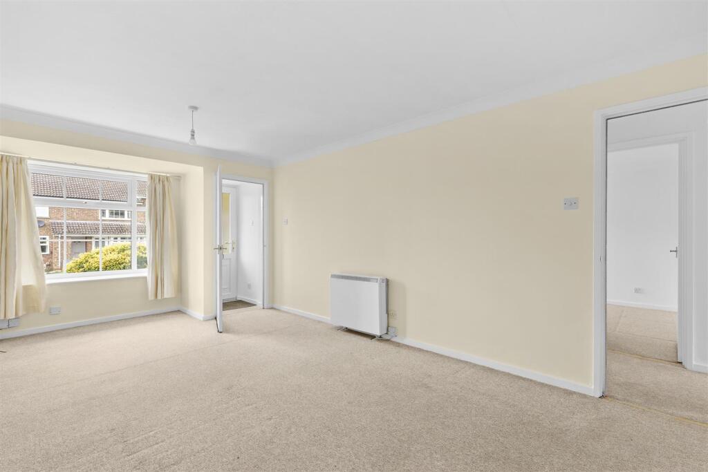 27 Hillary Close, HP21 9TL-5.jpg