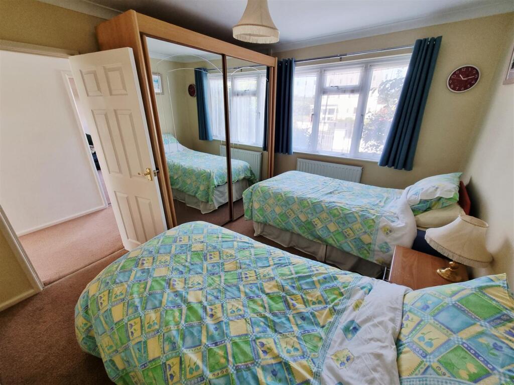 Bed 2.jpg