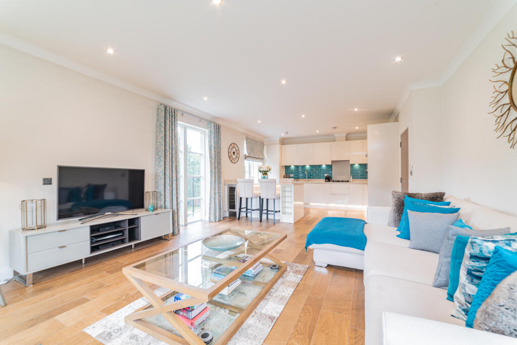 The-Old-Court-Maiden