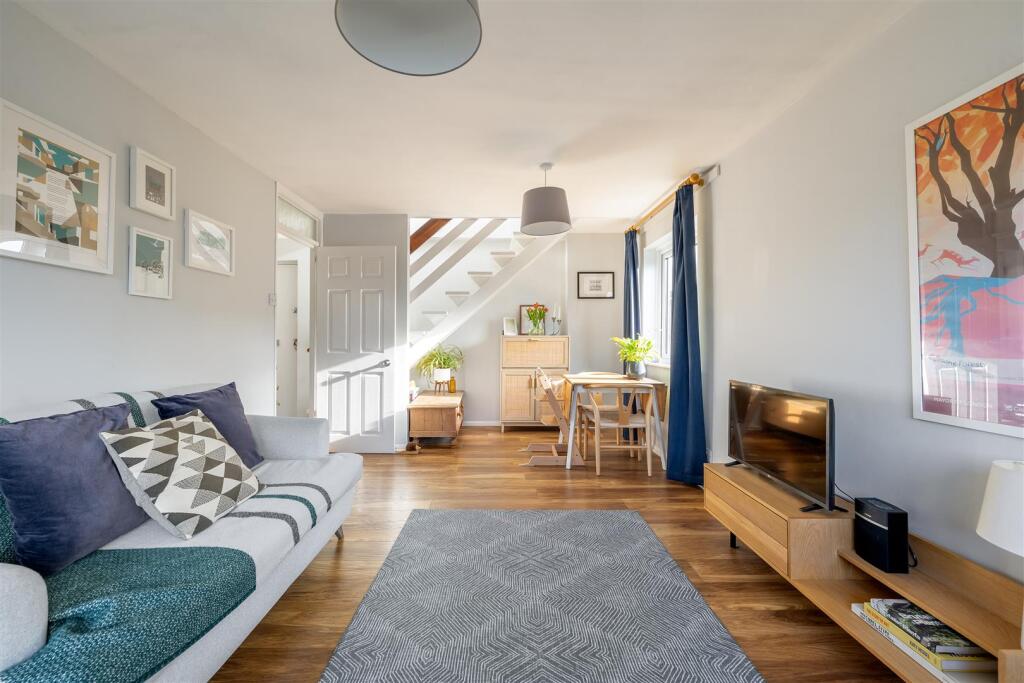 Queenswood Gardens, E11