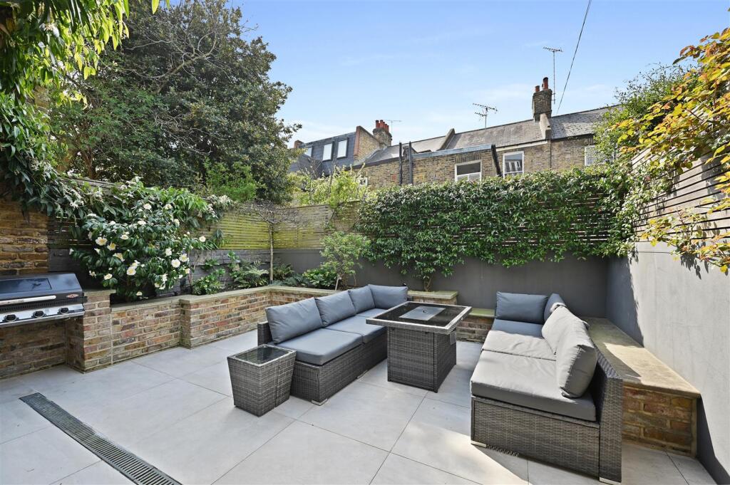 St Stephens Avenue - Garden