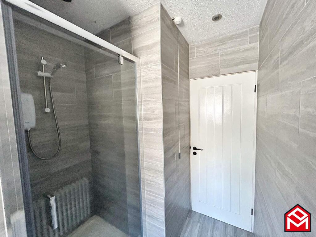 Family Bath &amp; Shower Room