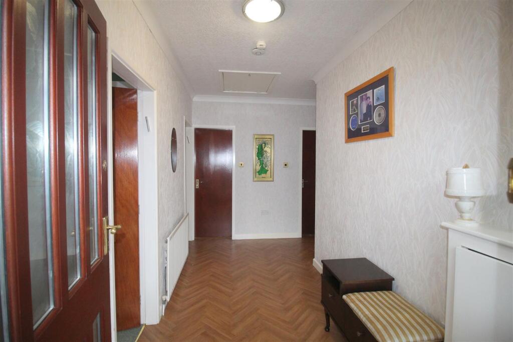 Crosland Road, 39, hallway.JPG