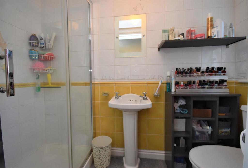 Ensuite Shower Room.JPG
