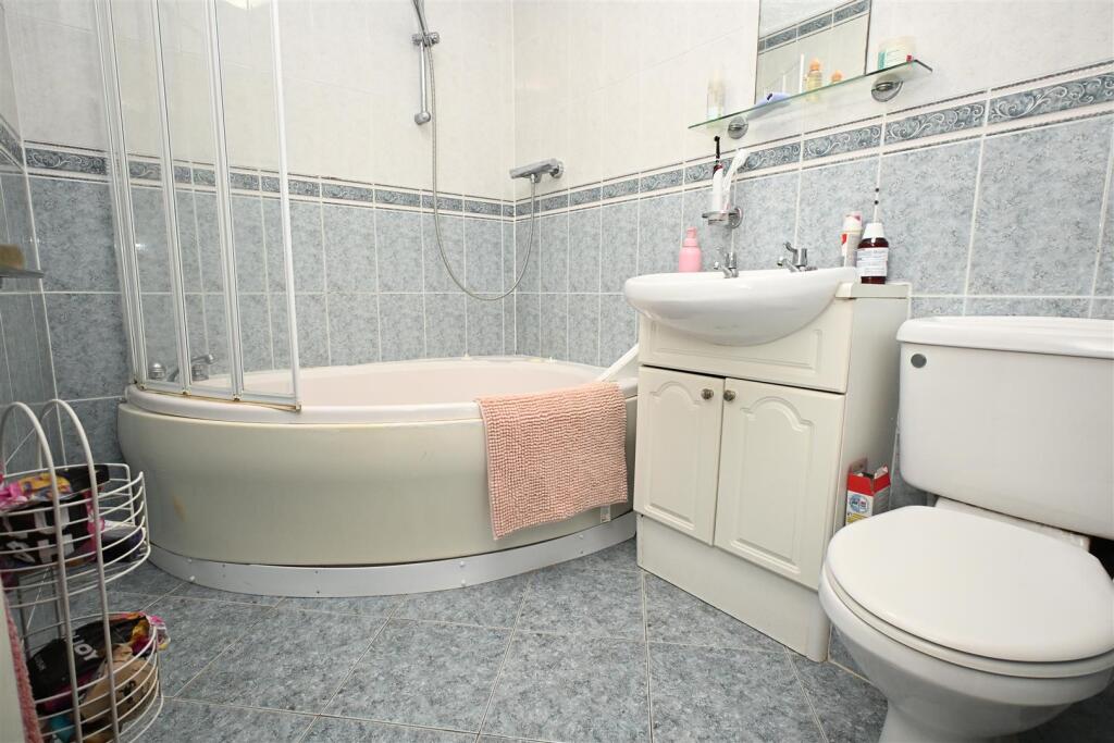 En-suite bathroom