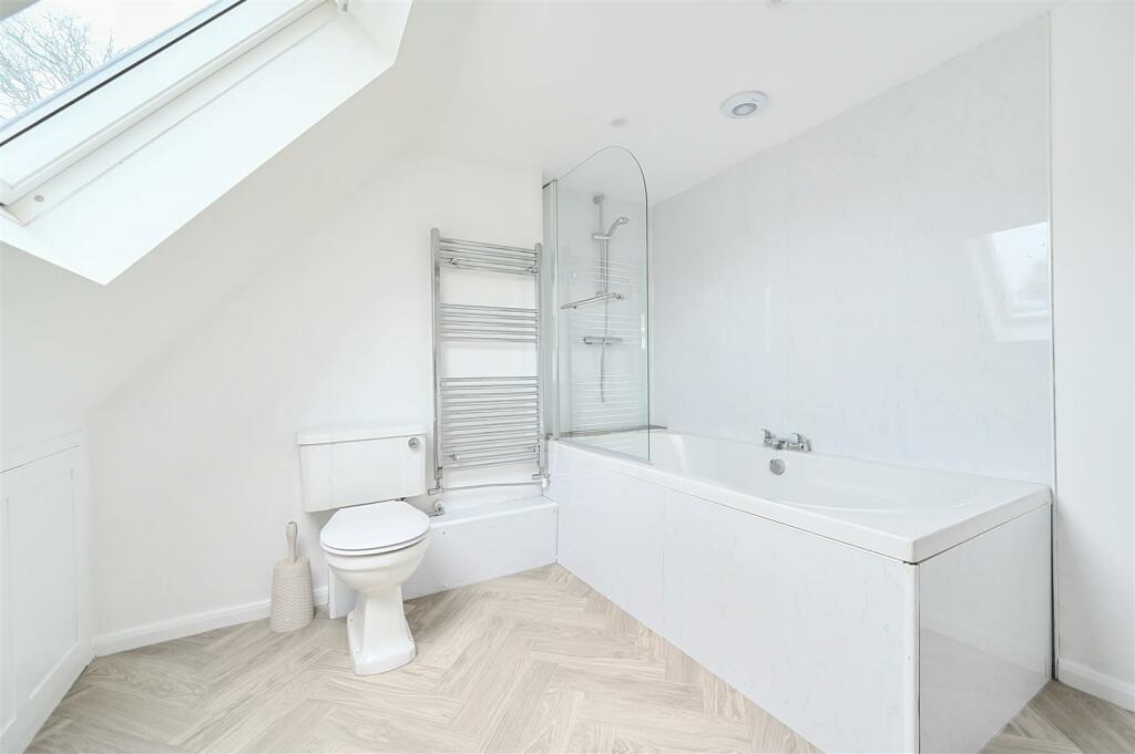 Bathroom 1.jpg