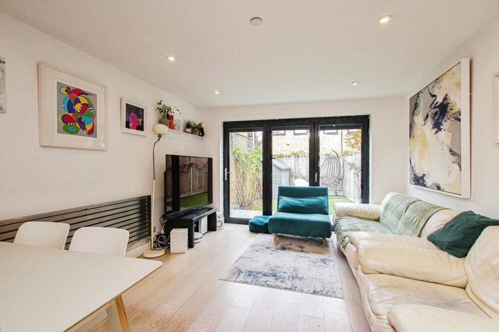 Lounge/Dining Room