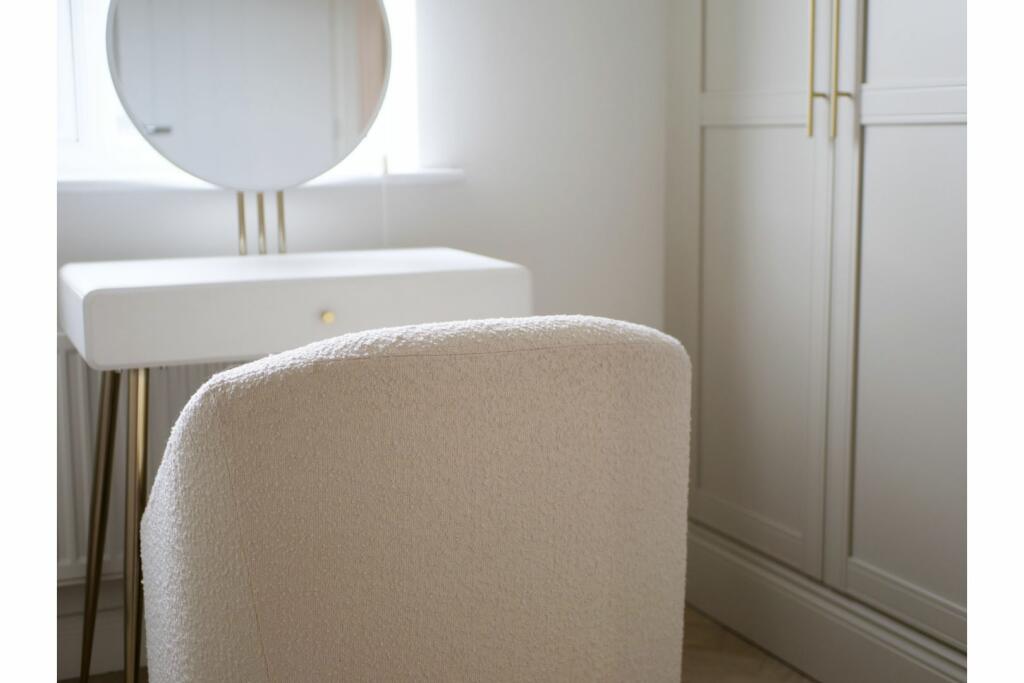 Dressing Room/ Bed 2