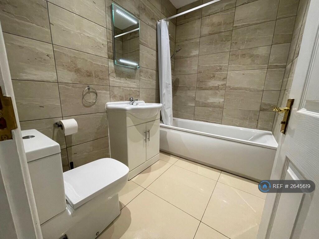 Bathroom (Ground Floor)
