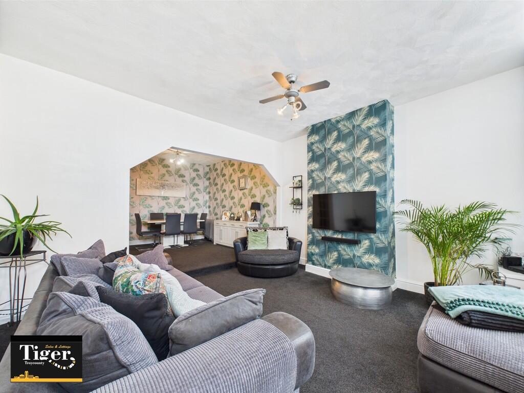 CAM02176G0-PR0577...