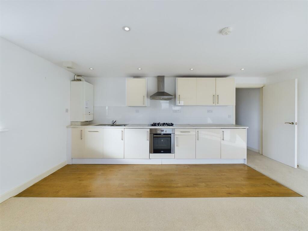 7 Spyrys Heyl Kitchen