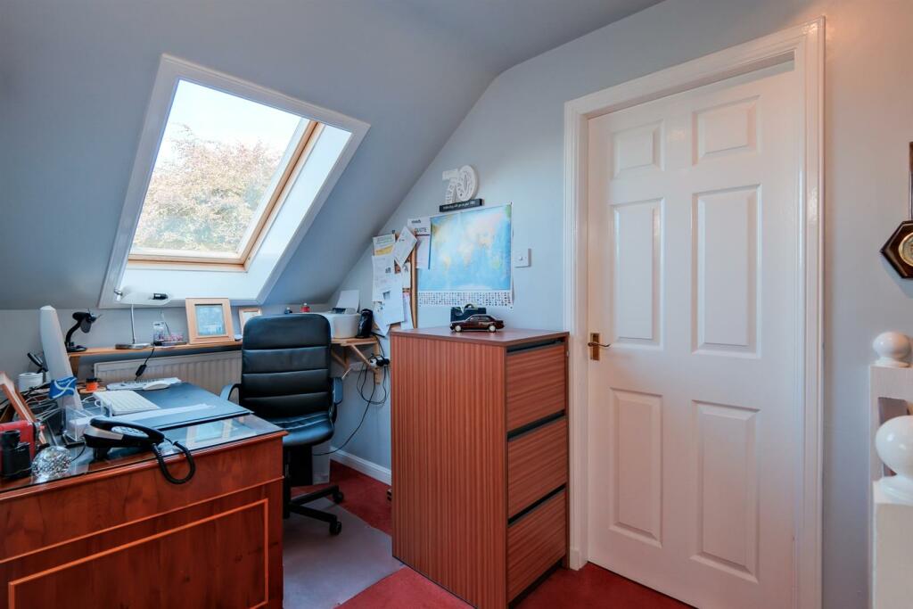 048-3 Station Place, Law ML8 5LR.jpg