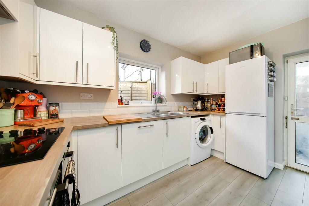 Kitchen2.jpg