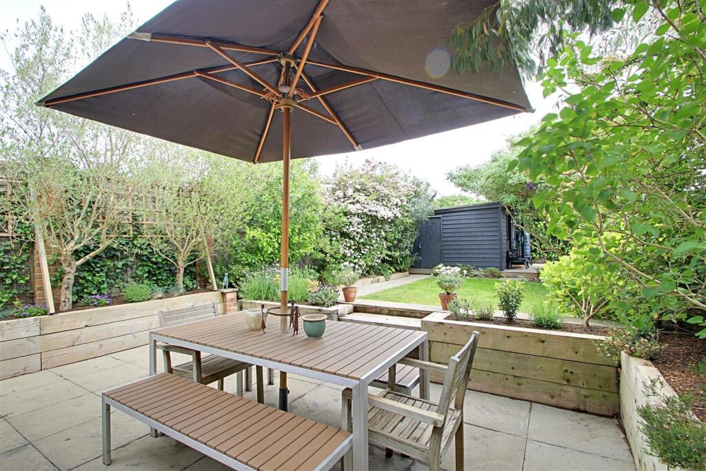 Patio 1.jpg