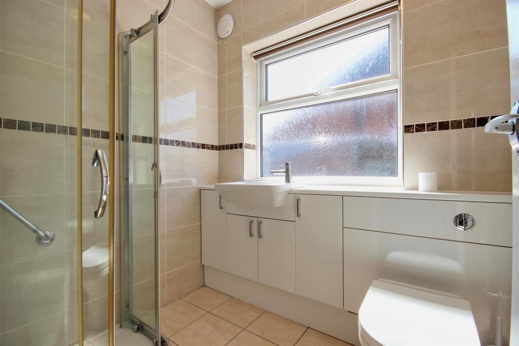 SHOWER ROOM/W.C.