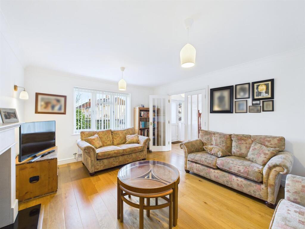 2 - 4 bed detached house.jpg