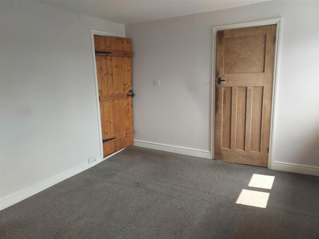 Bedroom 1.jpg