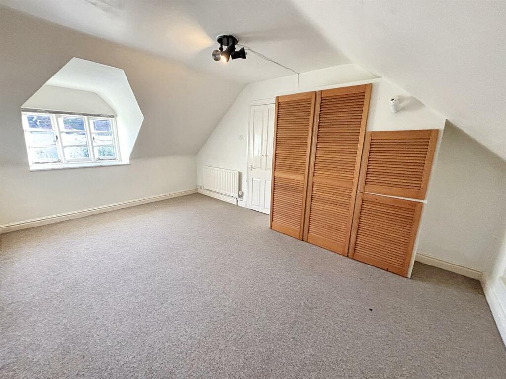 Bedroom 1.jpg