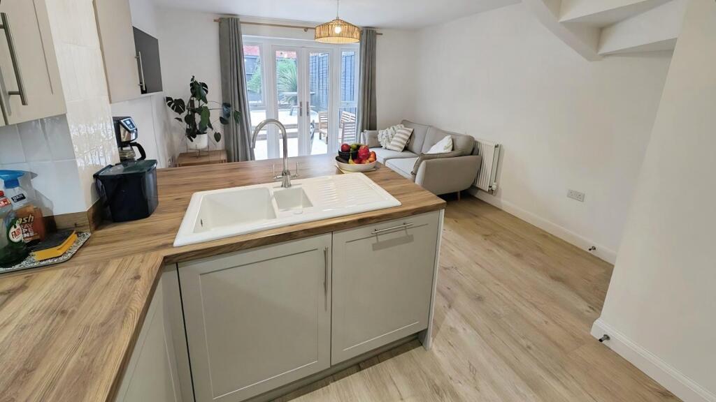 508 Dowsell Way kitchen a.jpg