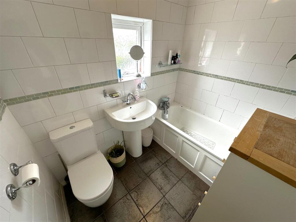 Family Bathroom 694