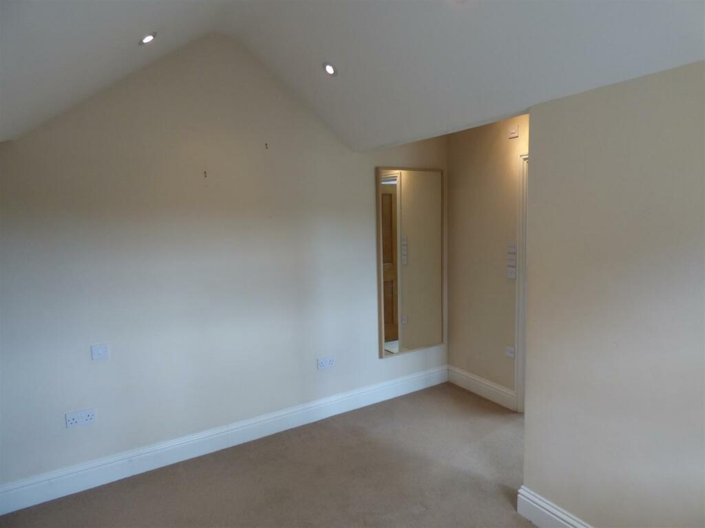 Bedroom 1   .JPG