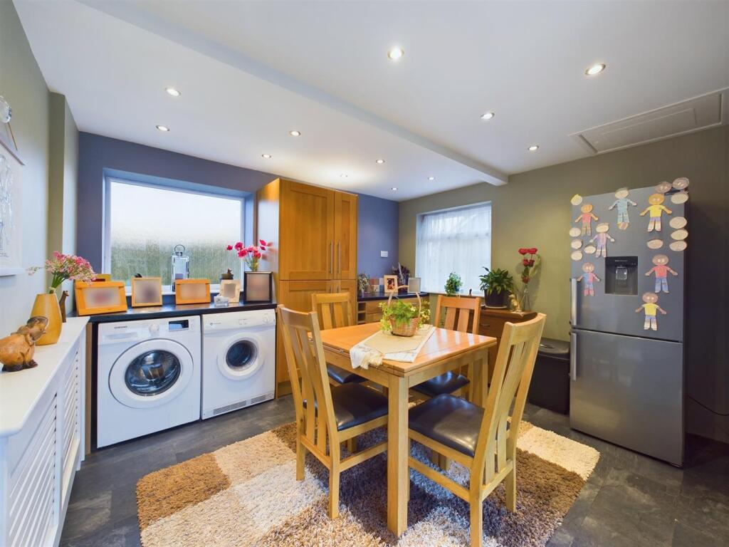 Dining room/utility: