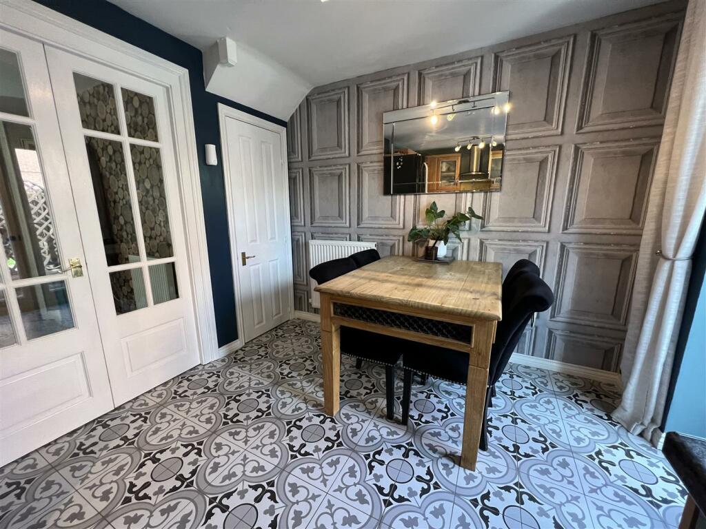Dining Area.JPG