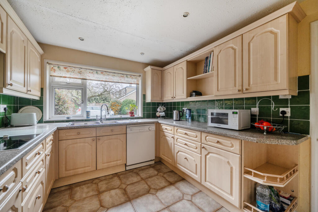 1387356-7-6942a65...