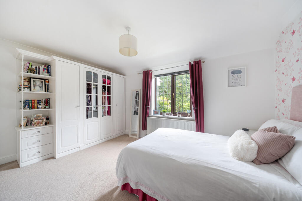 1347001-48-68b847...