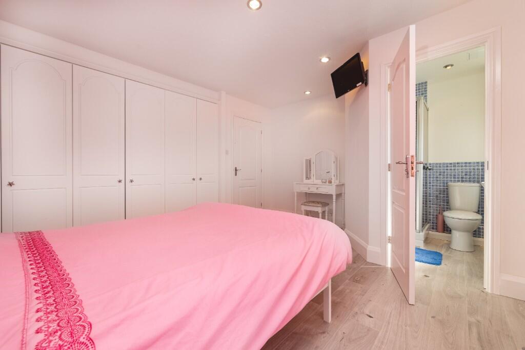 Bed 2 En Suite