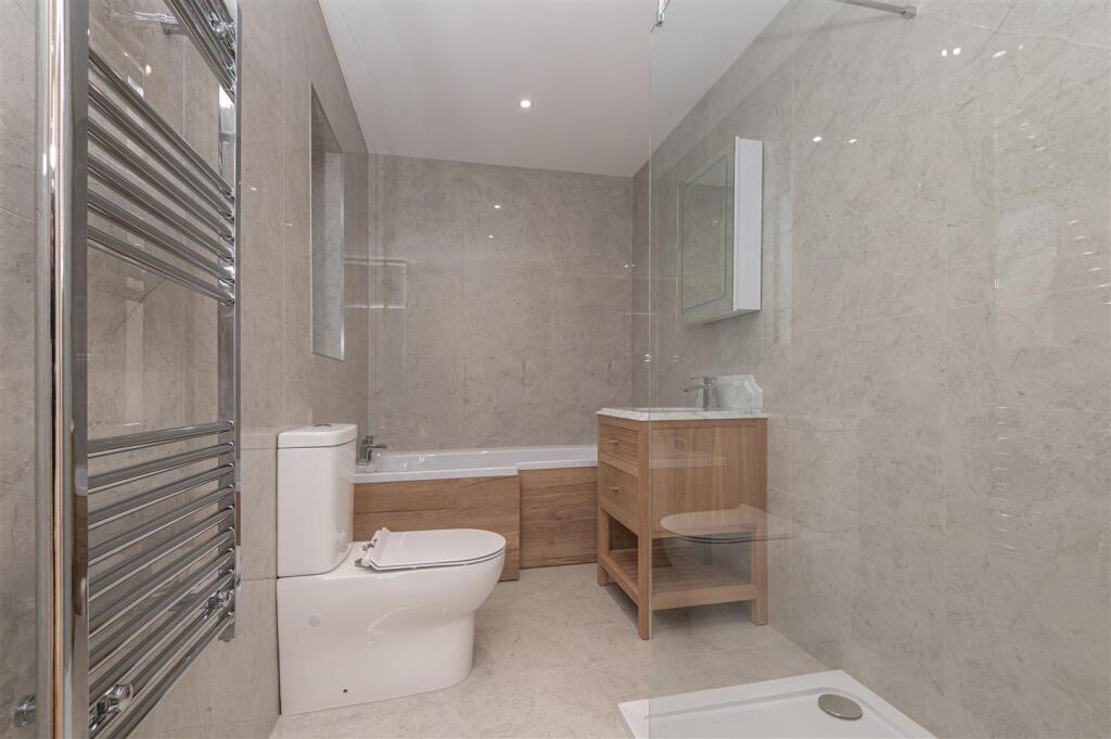 24 - 99B Knowl Road WF14 9RQ.jpg