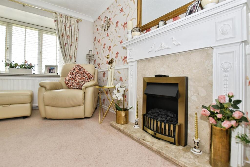 369b6d27-lounge 20fre.JPG