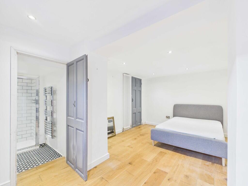 CAM03741G0-PR0136...