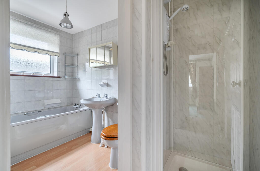 1395236-4-694a750...