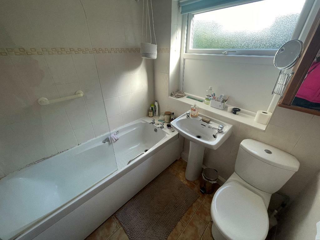 Ground floor bathroom/WC