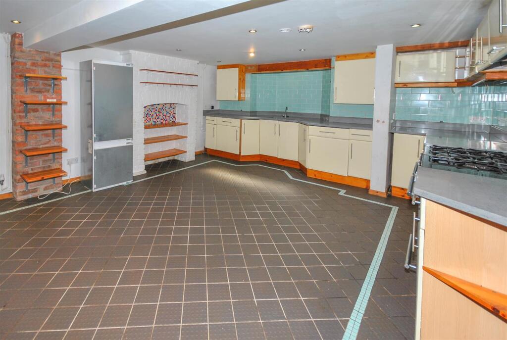 KITCHEN / DINER