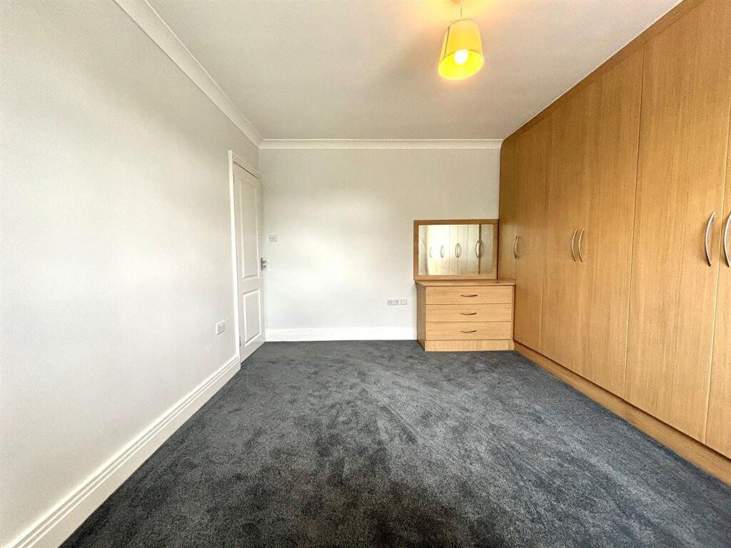 Bedroom 1, shot 2.jpeg