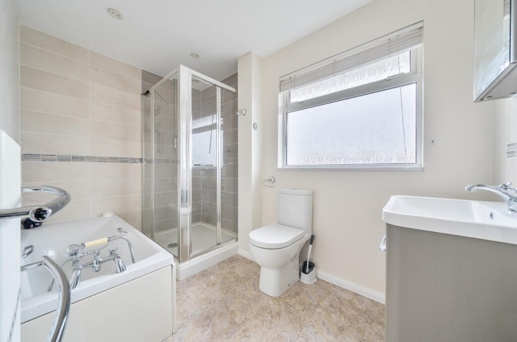 1385860-19-692870...