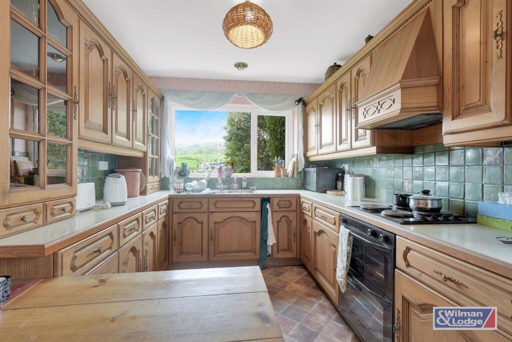 Four Bed Detached House in Glusburn5.jpeg