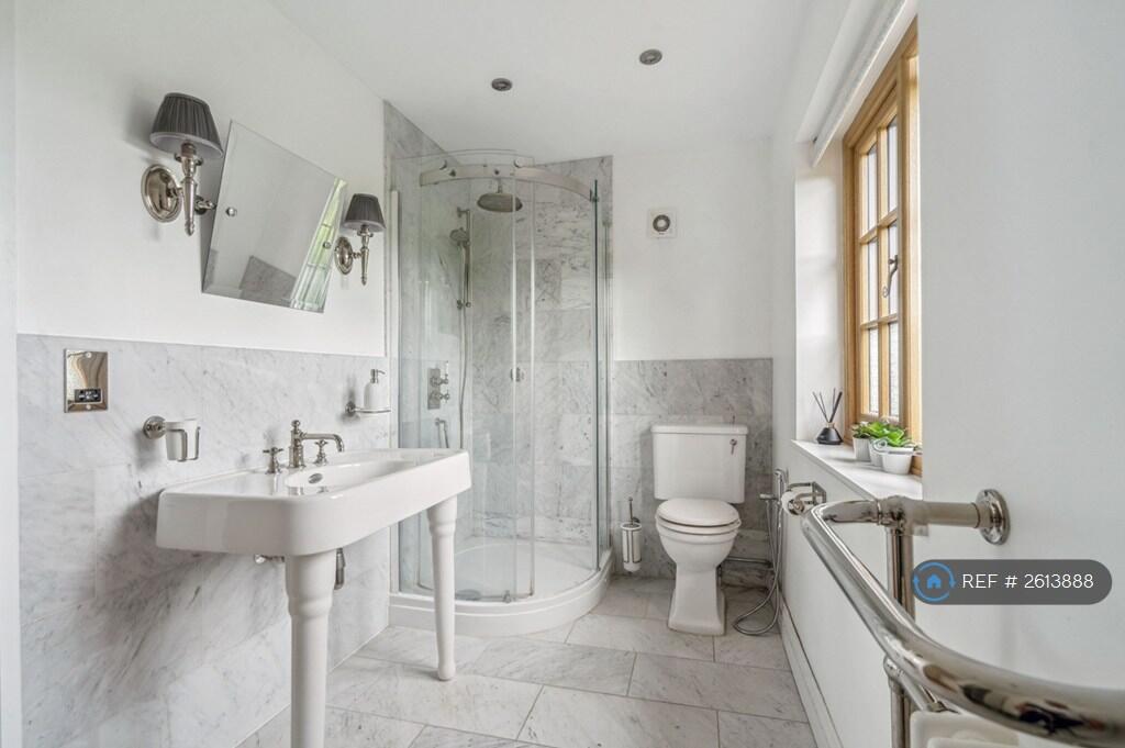 Jack &amp; Jill Bathroom