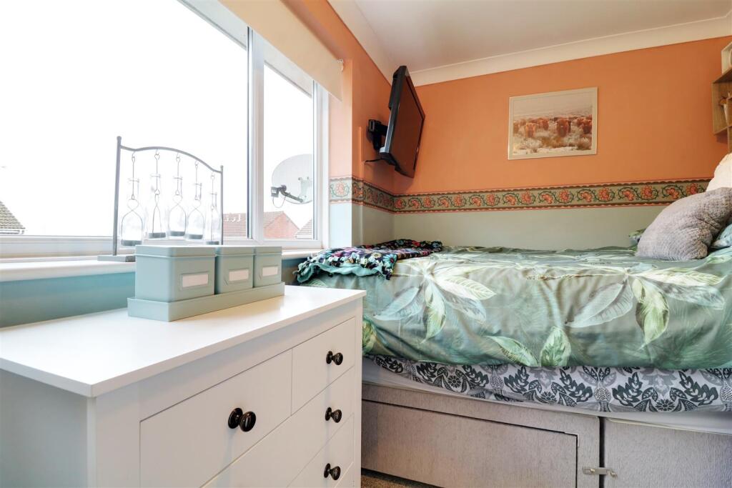 63 Berry Hill bedroom 1.jpg