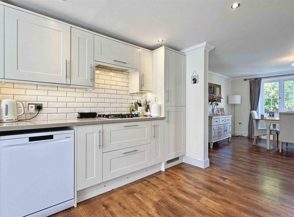 Kitchen d.jpg