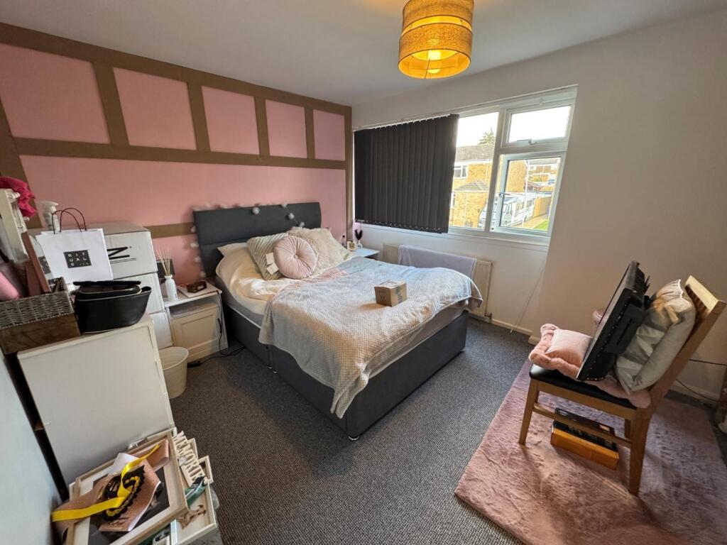 bed 2.jpg