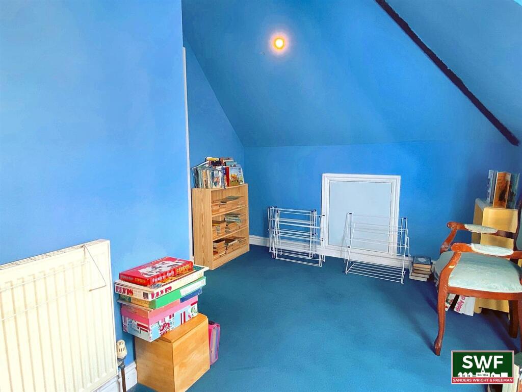 Loft room2.jpg