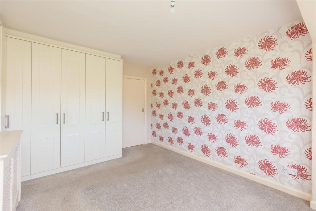 Hemsworth Lodge Bedroom 2-2.jpg
