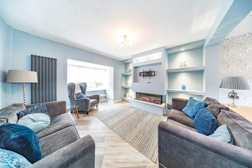 22 Coniston Ave lounge 3.jpg